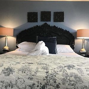 The Nobody Inn